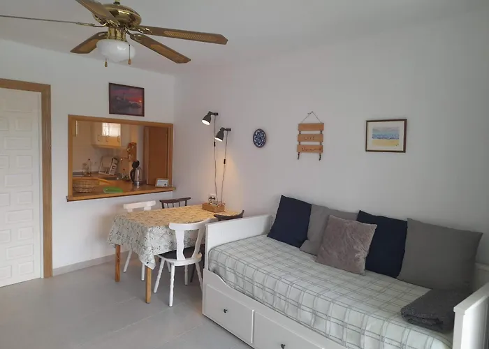 Apartment With Pool Near The Beach